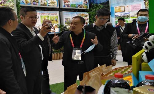 太白县鹦鸽镇龙窝村农产品斩获中国（西安）国际林业博览会金奖